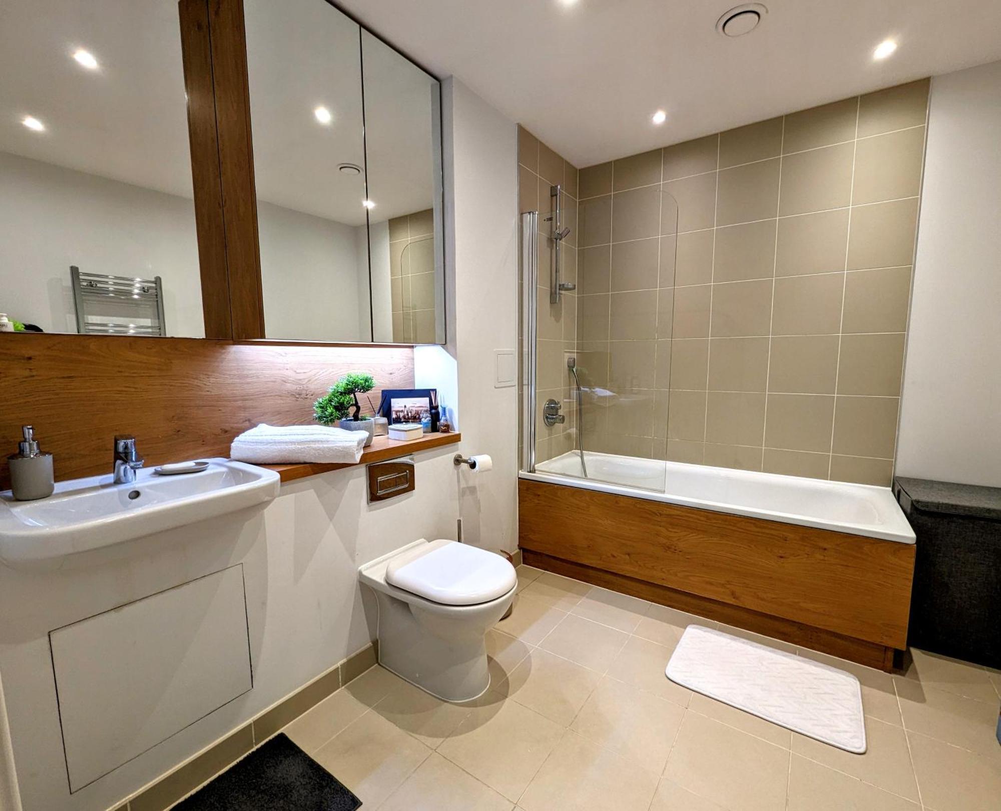 Modern London Apartment Near Greenwich - Rooftop City View Экстерьер фото