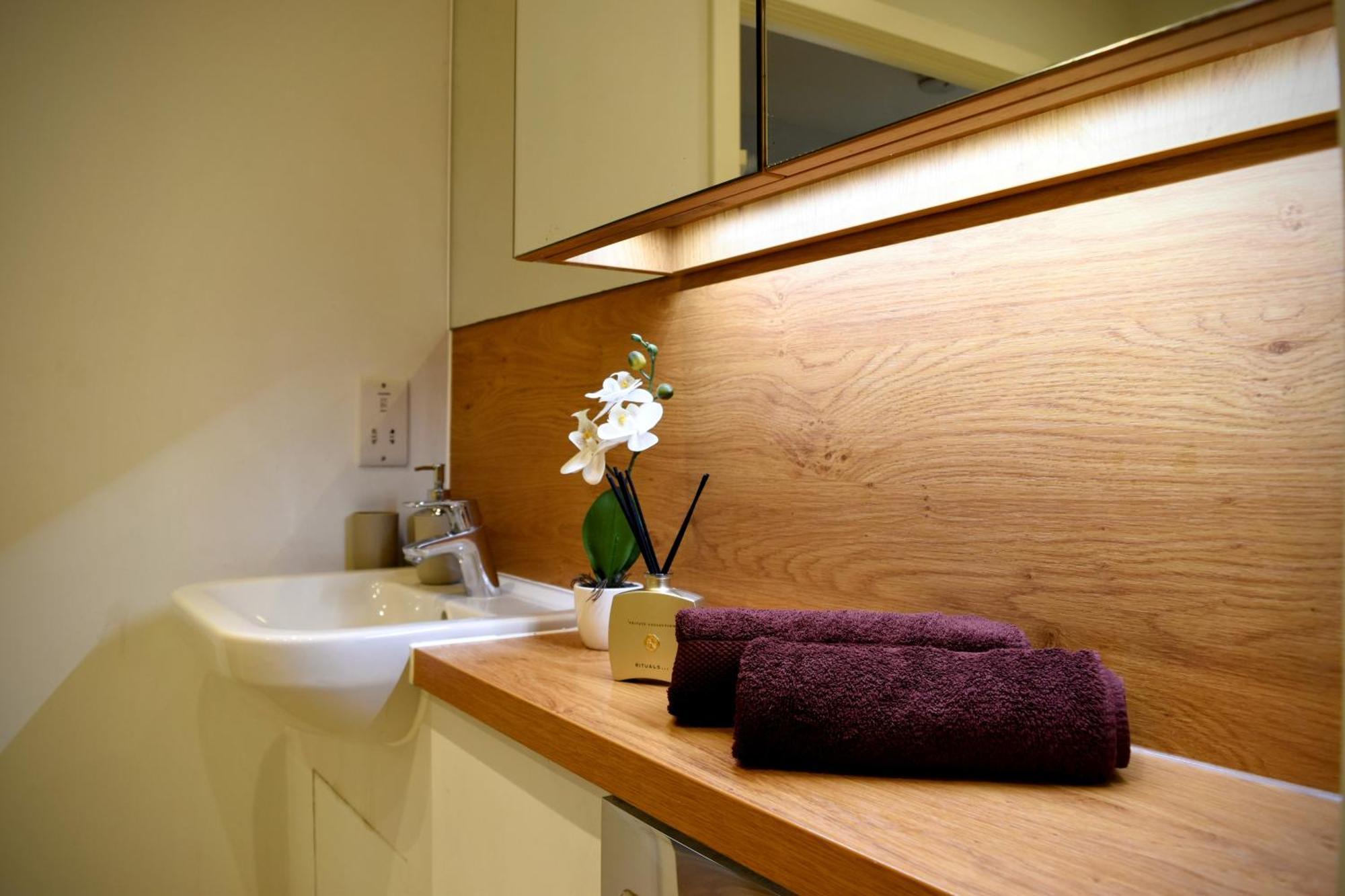 Modern London Apartment Near Greenwich - Rooftop City View Экстерьер фото