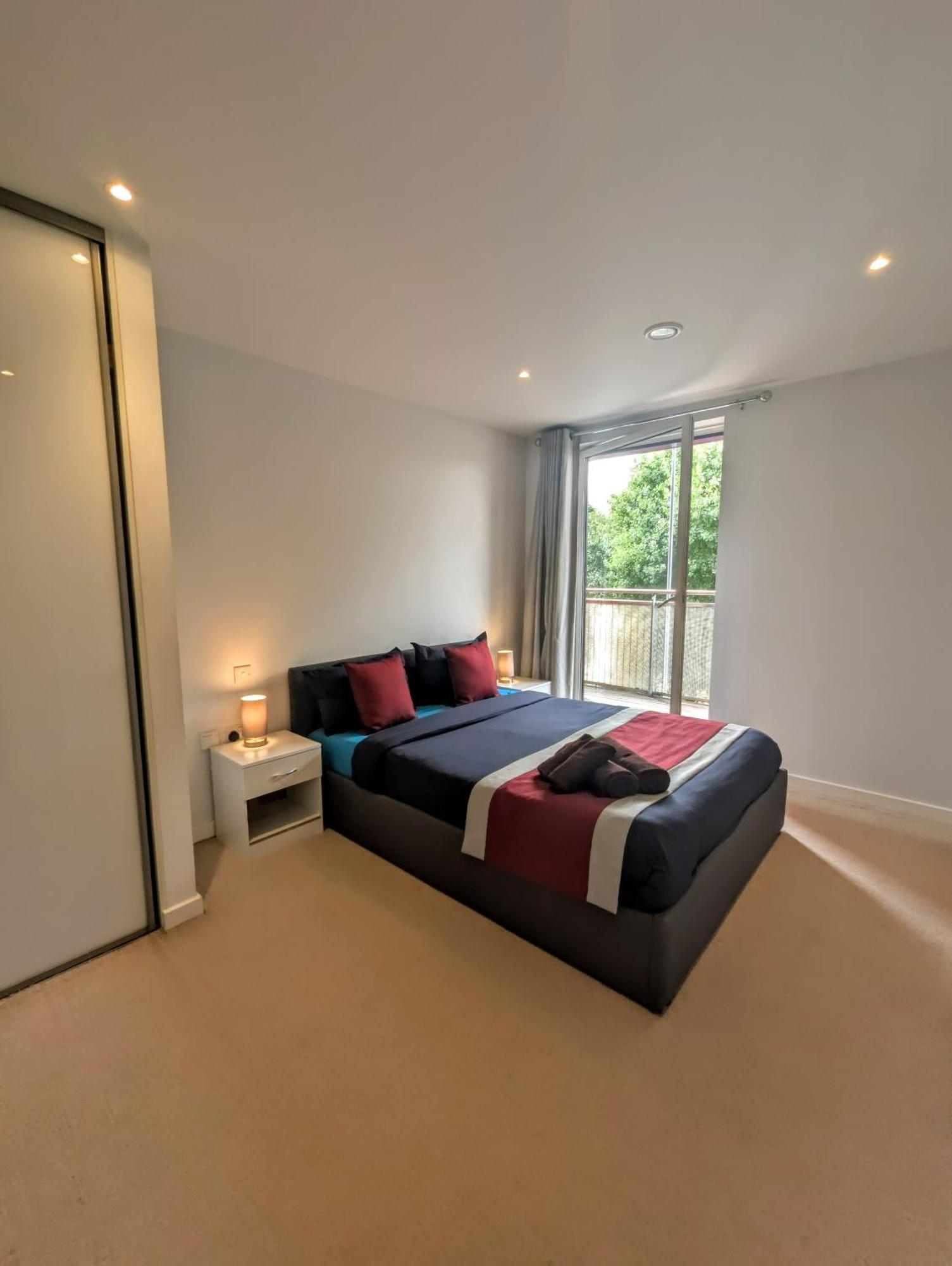 Modern London Apartment Near Greenwich - Rooftop City View Экстерьер фото