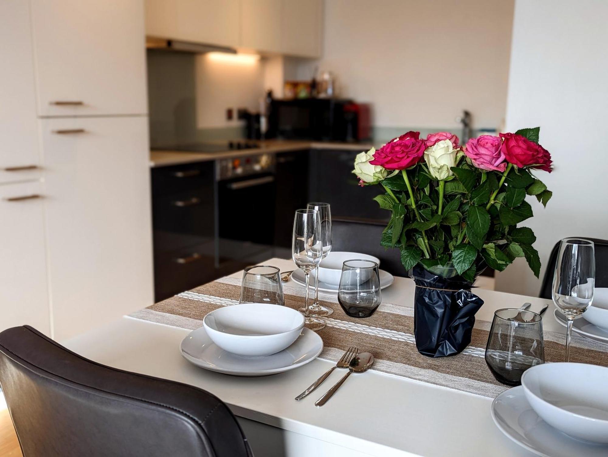 Modern London Apartment Near Greenwich - Rooftop City View Экстерьер фото